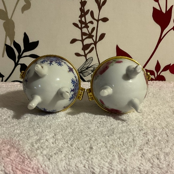 Set of 2 egg shaped trinket/jewellery holders $18 💖💙 - Picture 4 of 7